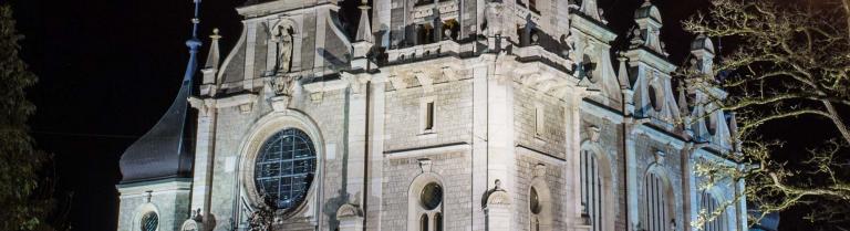 Nachtaufnahme der Kirche Linsebühl