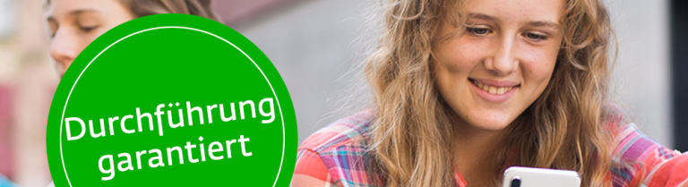 2 jugendliche mit Handy