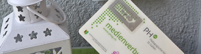 Benutzerkarte mit Tag vor Schliesssystem