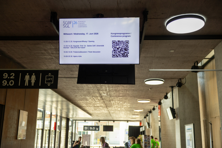 Infobildschirm mit dem Tagesprogramm des SGBF-Kongresses