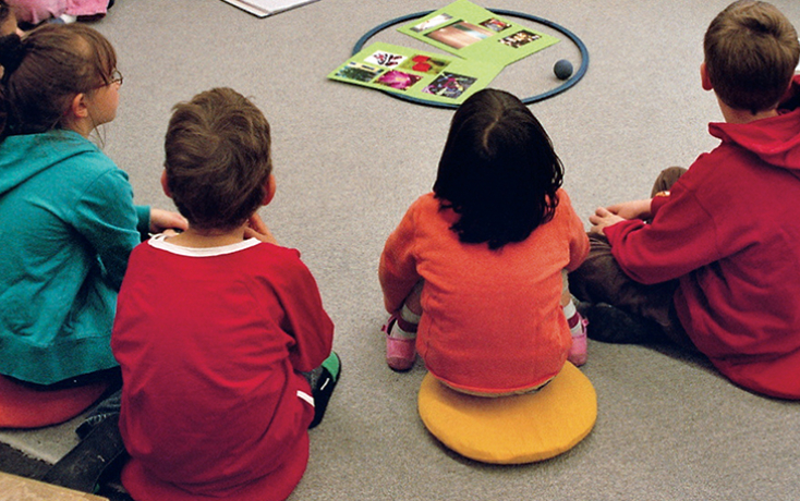 Vorschulkinder im Bodenkreis
