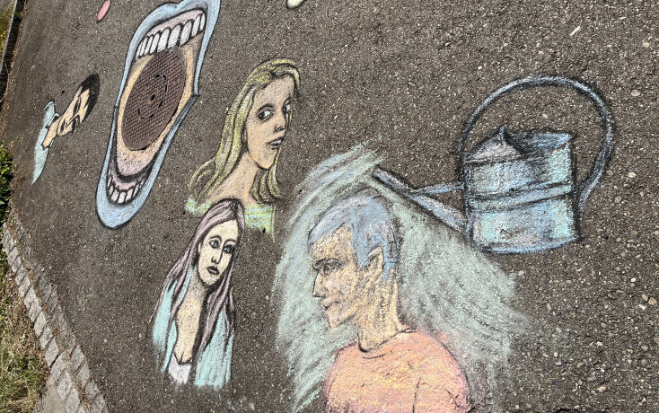 Kreidemalereien auf einer Strasse