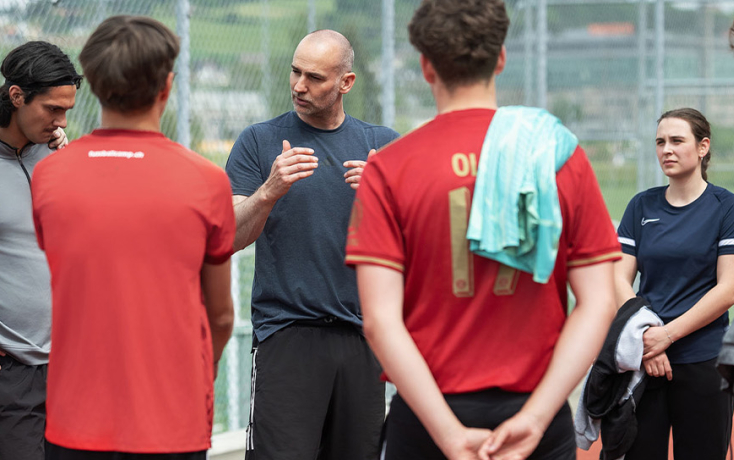 Student:innen im Sportunterricht