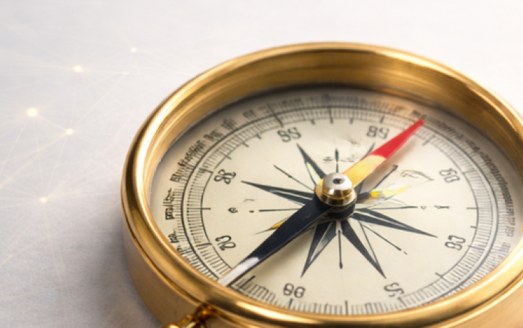 Goldener Kompass als Symbol für Orientierung und Ausrichtung der KI-Projekte des IDIB